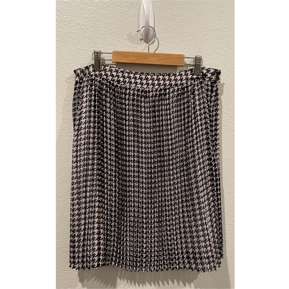 MODCLOTH White Black Pleated Mini Skirt